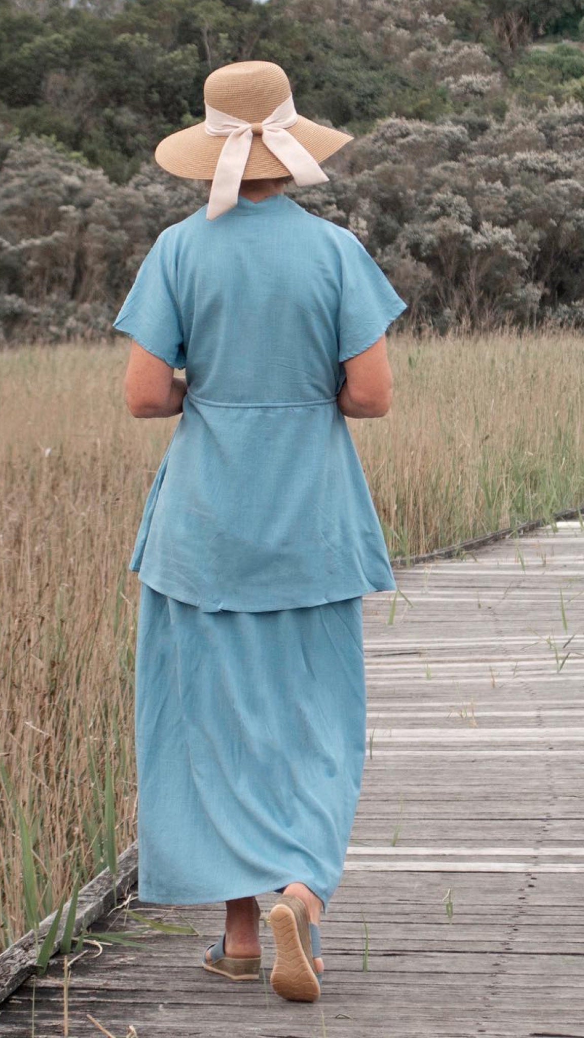 LAST CHANCE Linen Cupid Top in Sky