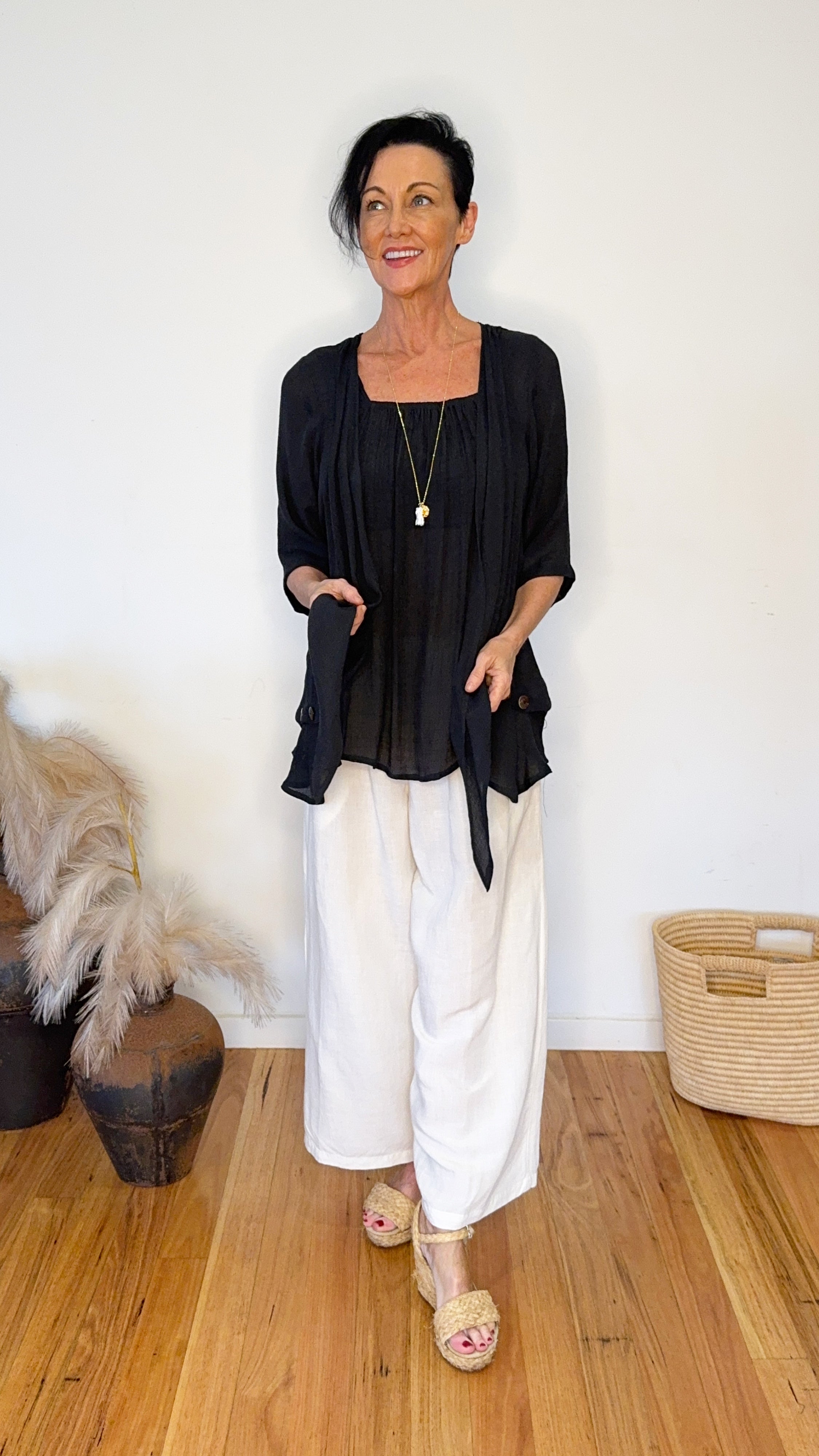 NEW Swing Top 3/4 Sleeve in Black